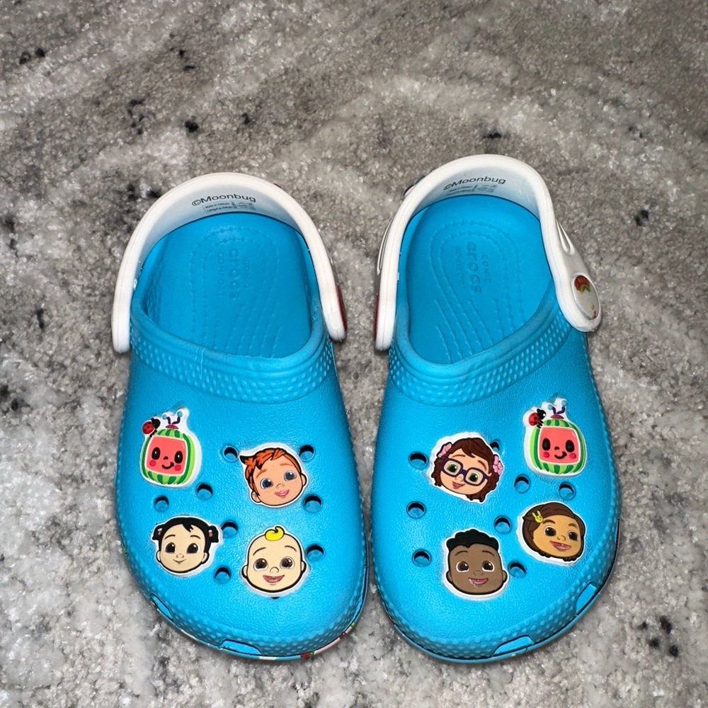 Cocomelon Crocs GUC Size 7